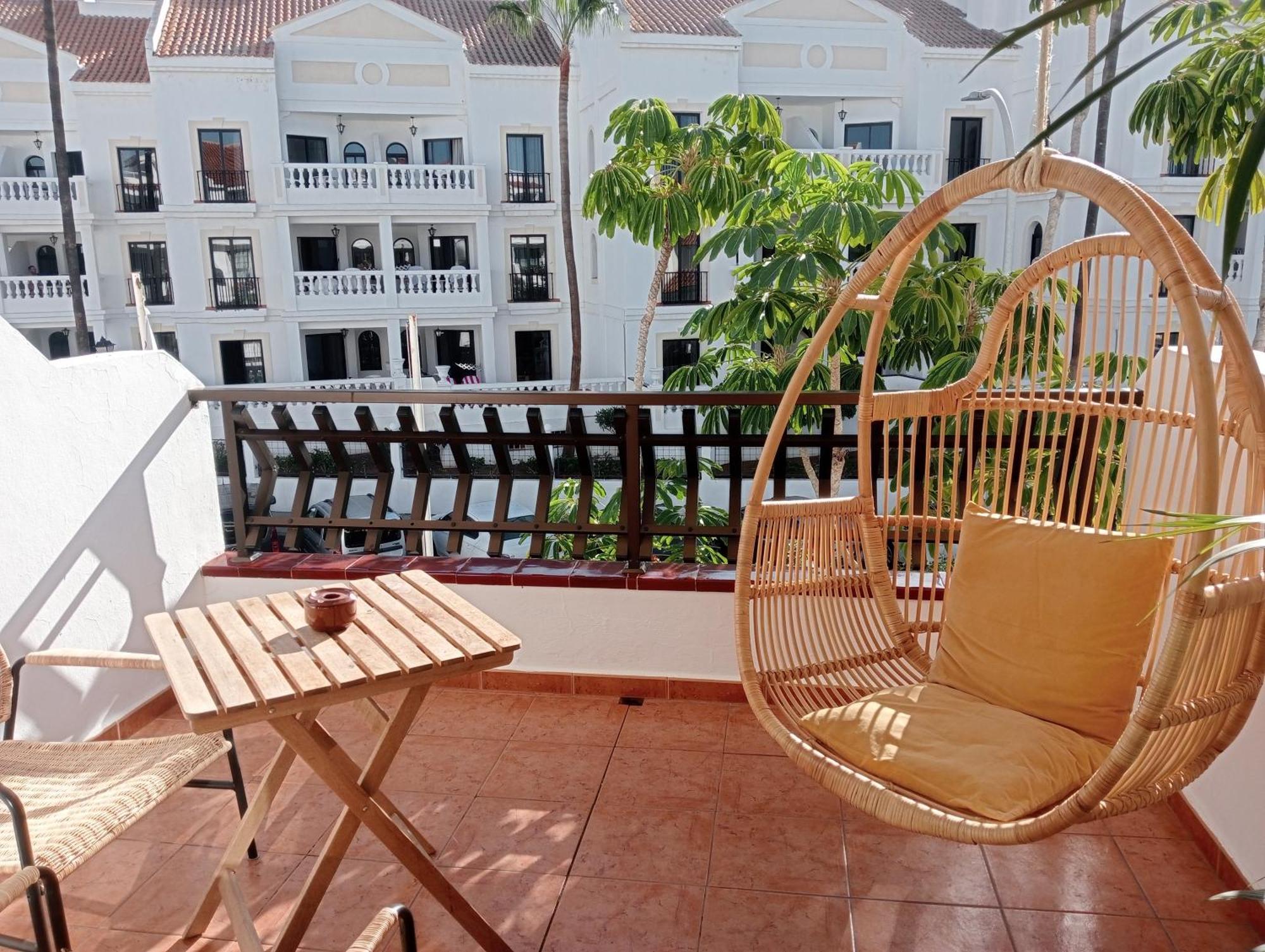 Greatly Located Apartment With Heated Pool, Los Cristianos Лос Кристианос Экстерьер фото