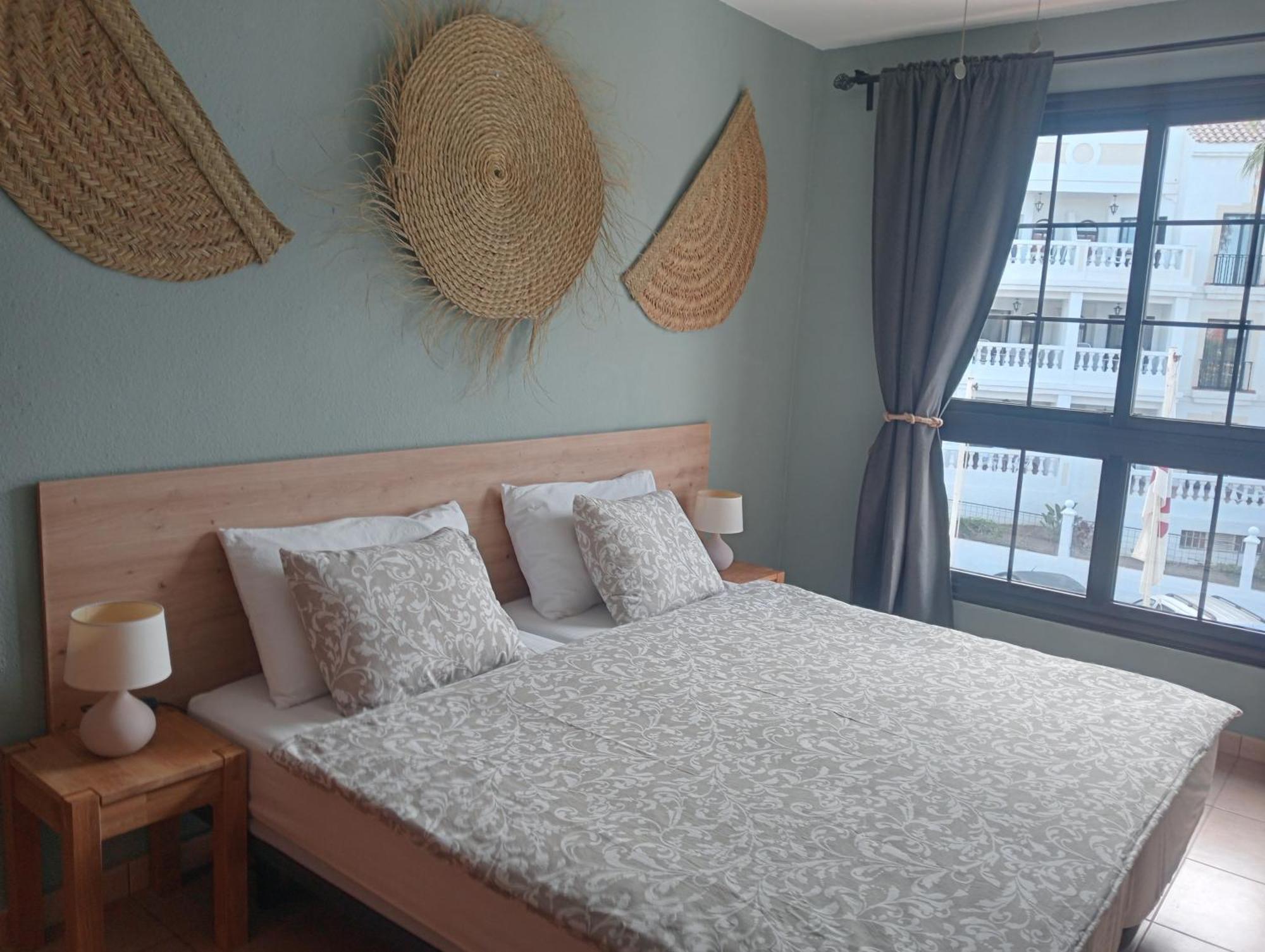 Greatly Located Apartment With Heated Pool, Los Cristianos Лос Кристианос Экстерьер фото