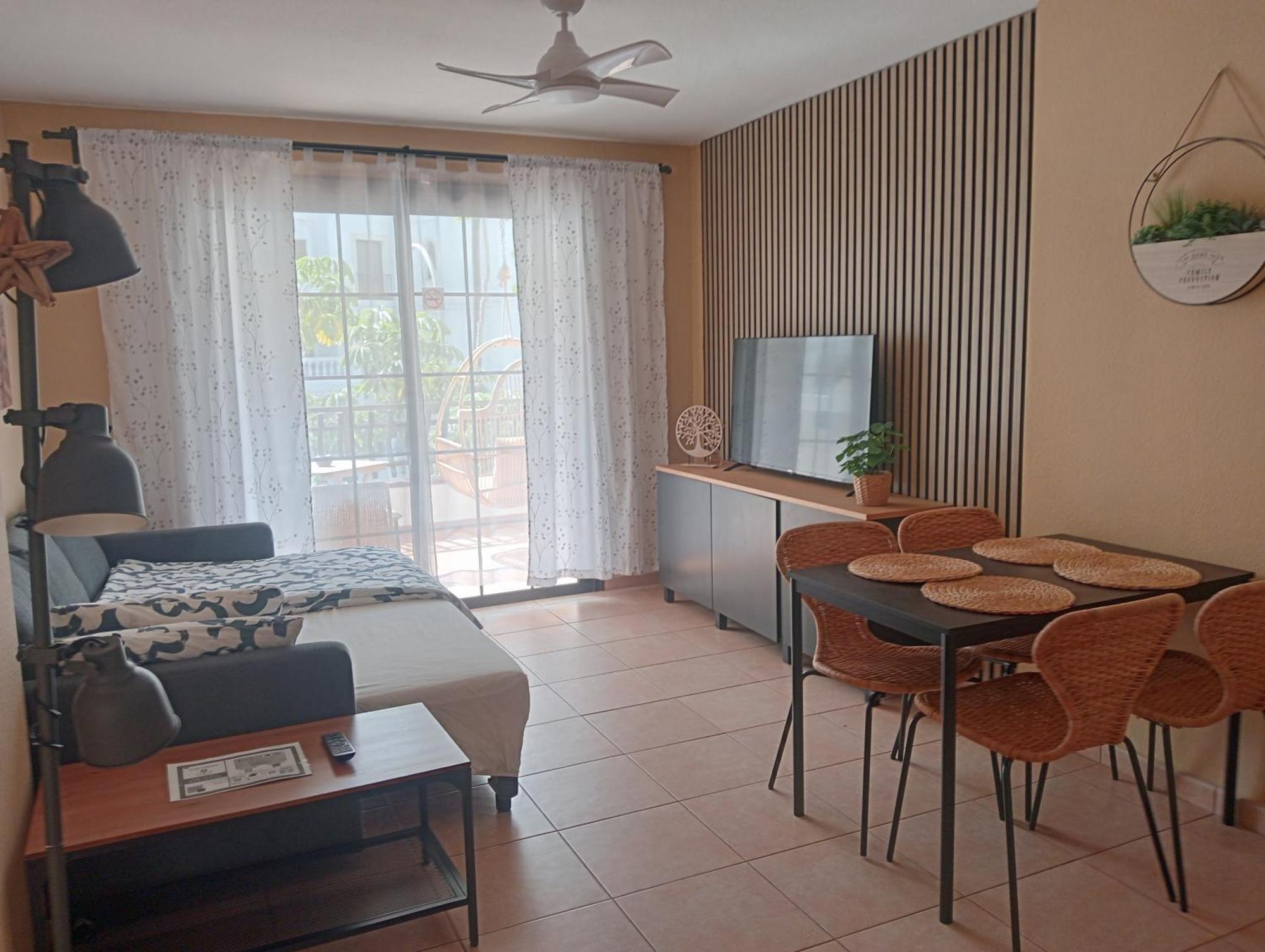 Greatly Located Apartment With Heated Pool, Los Cristianos Лос Кристианос Экстерьер фото