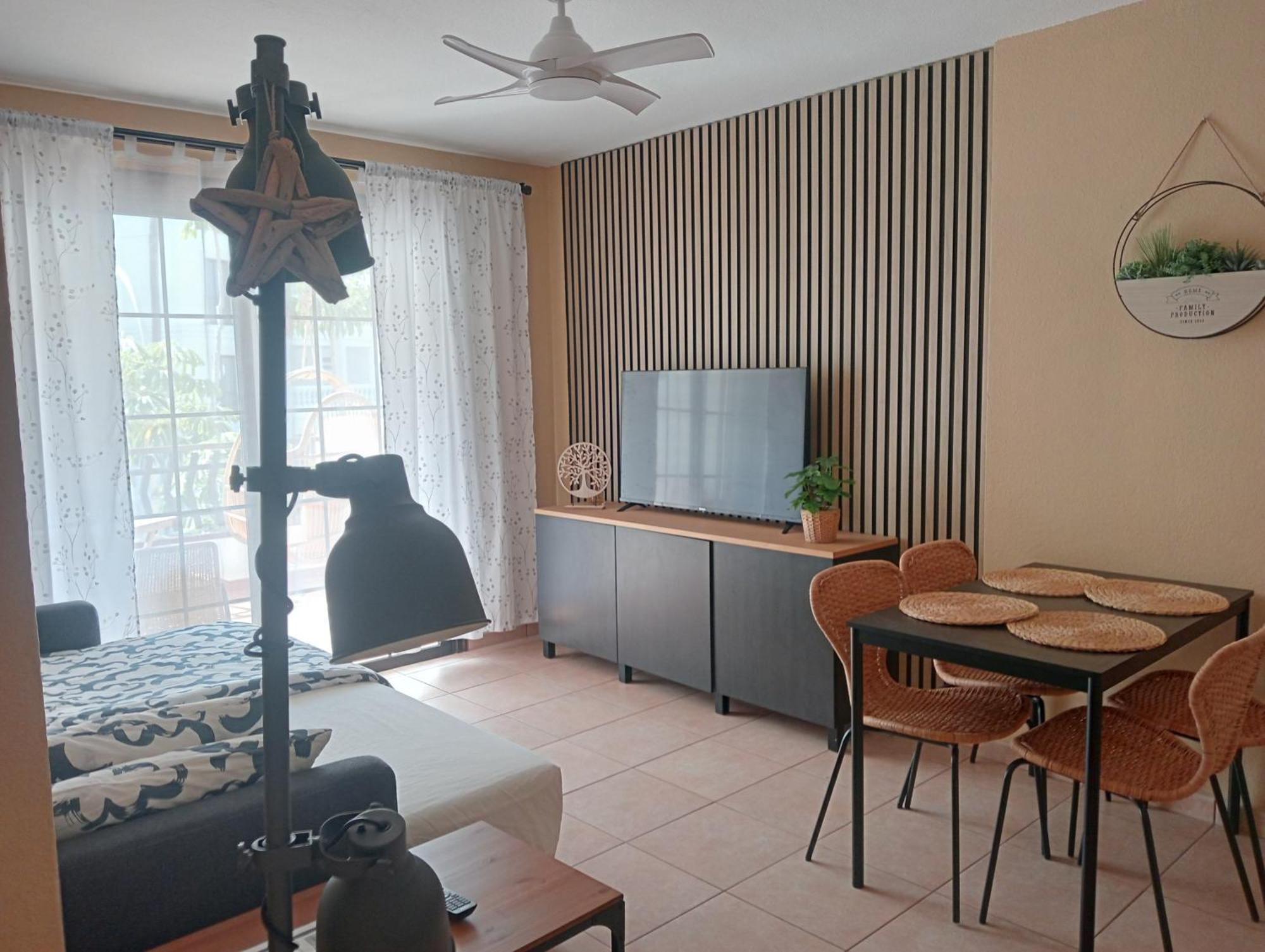 Greatly Located Apartment With Heated Pool, Los Cristianos Лос Кристианос Экстерьер фото