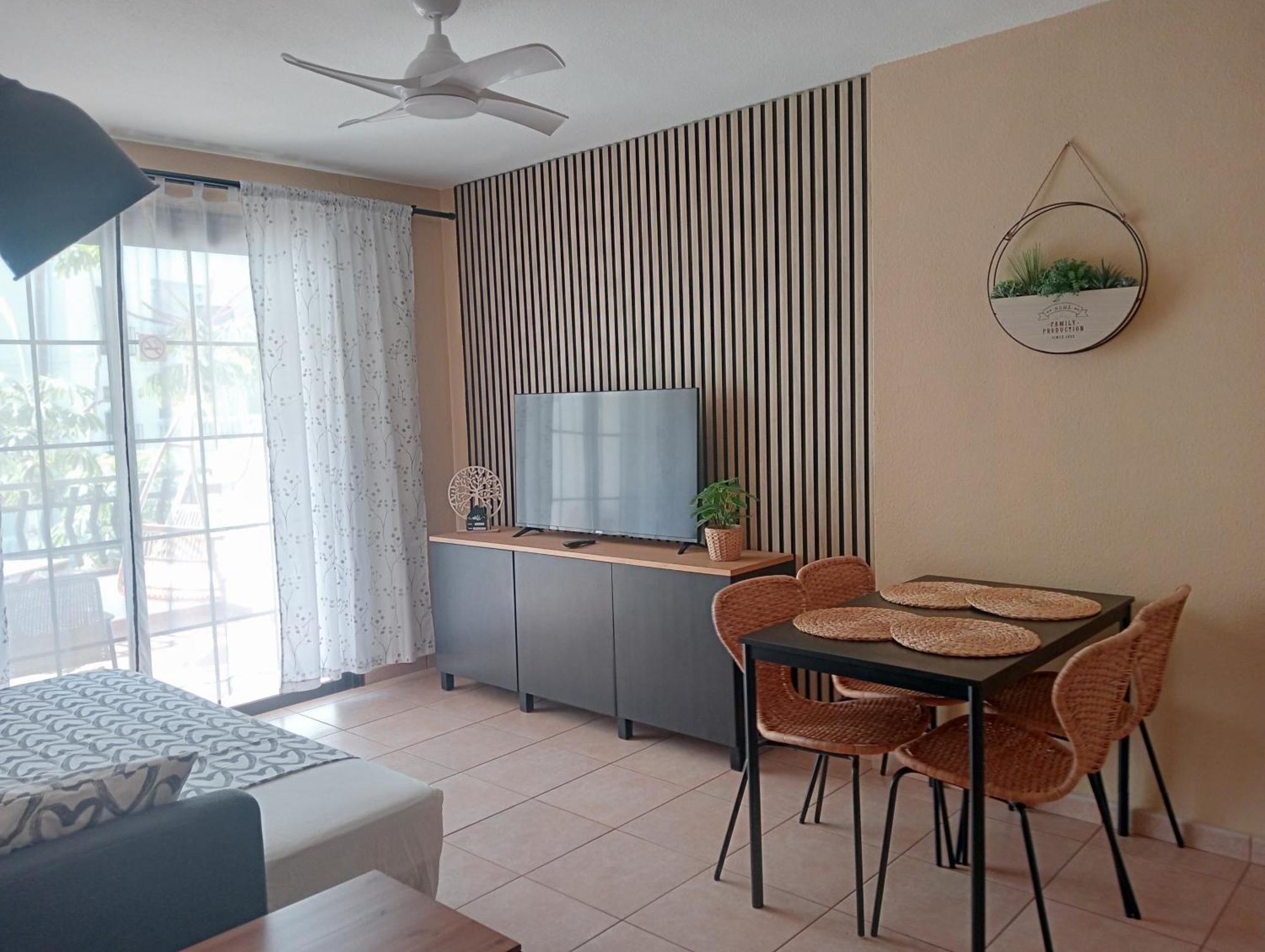 Greatly Located Apartment With Heated Pool, Los Cristianos Лос Кристианос Экстерьер фото