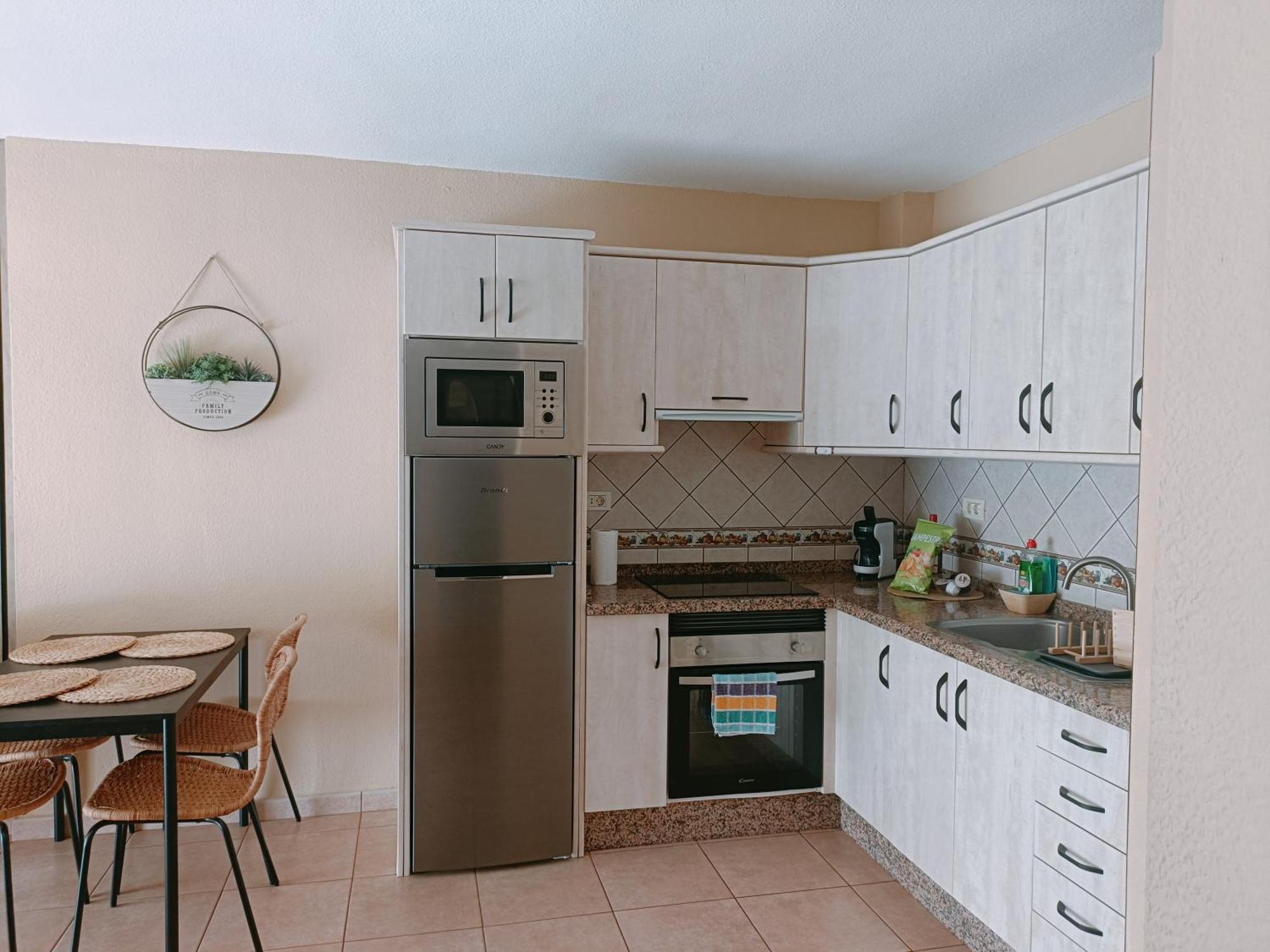 Greatly Located Apartment With Heated Pool, Los Cristianos Лос Кристианос Экстерьер фото
