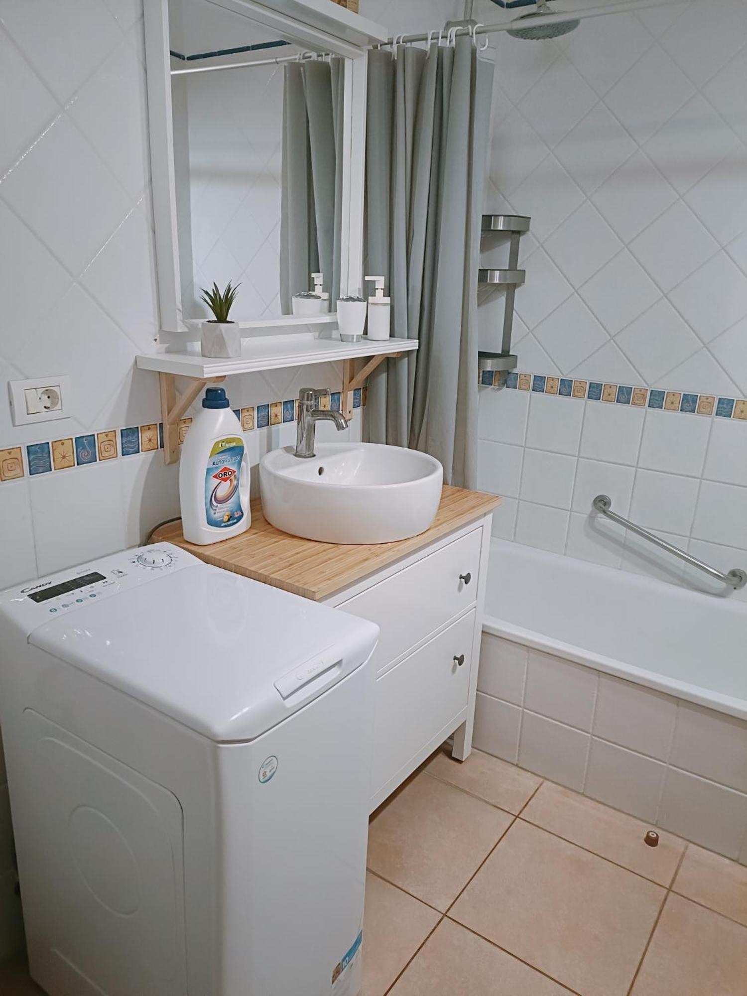 Greatly Located Apartment With Heated Pool, Los Cristianos Лос Кристианос Экстерьер фото