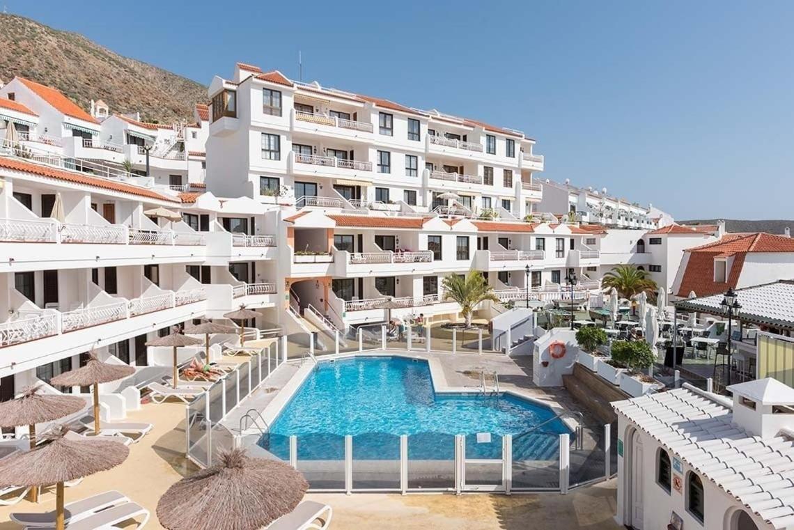 Greatly Located Apartment With Heated Pool, Los Cristianos Лос Кристианос Экстерьер фото