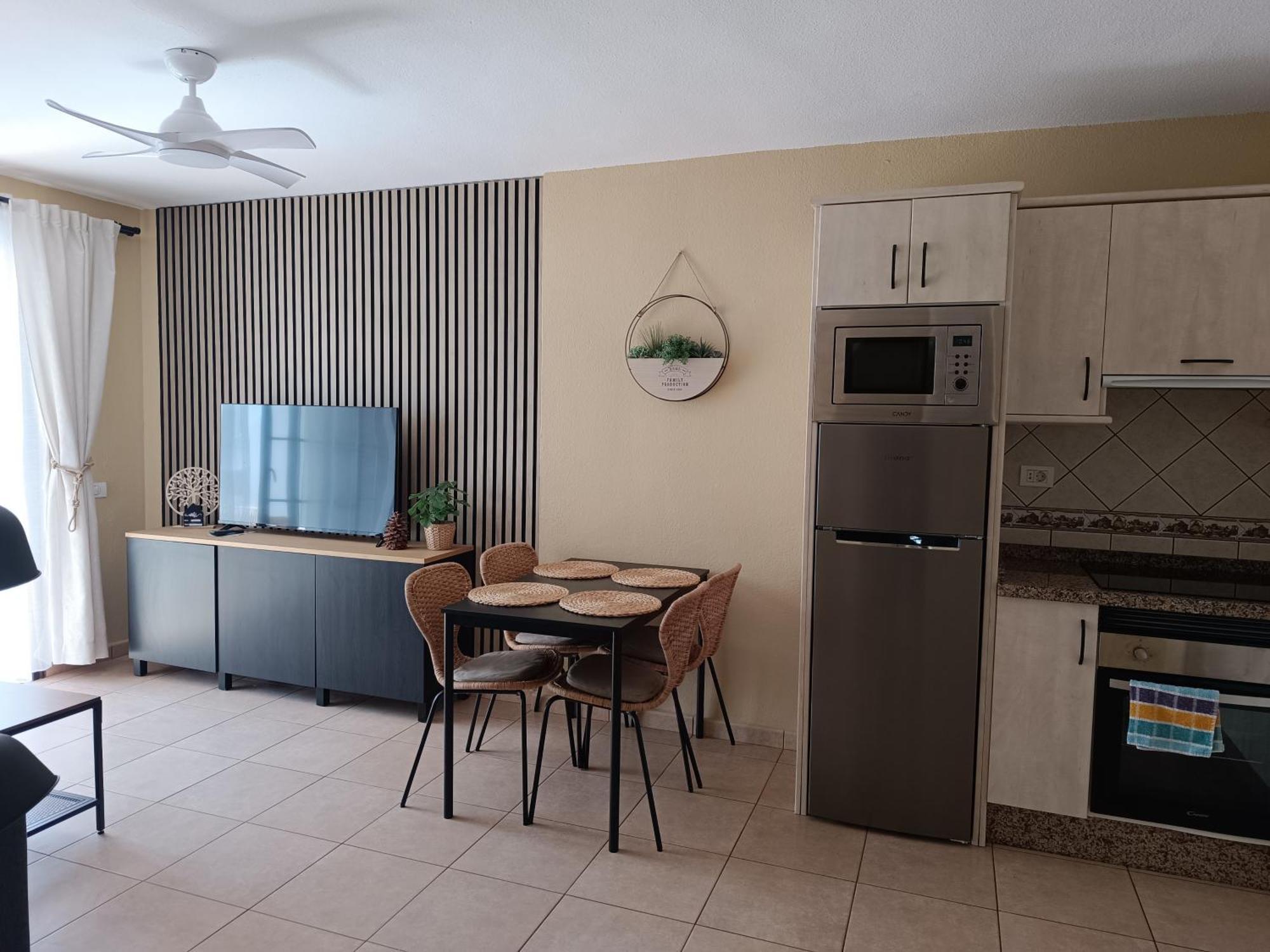 Greatly Located Apartment With Heated Pool, Los Cristianos Лос Кристианос Экстерьер фото